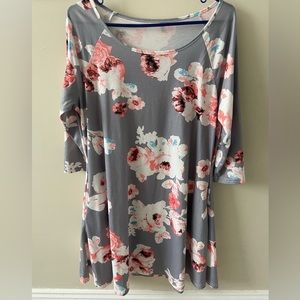 Cute gray floral dress!